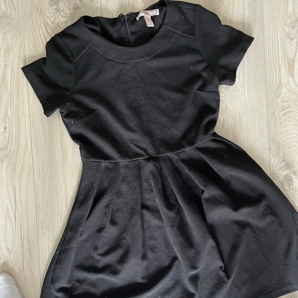 Pleated dress - Picture 2 of 2